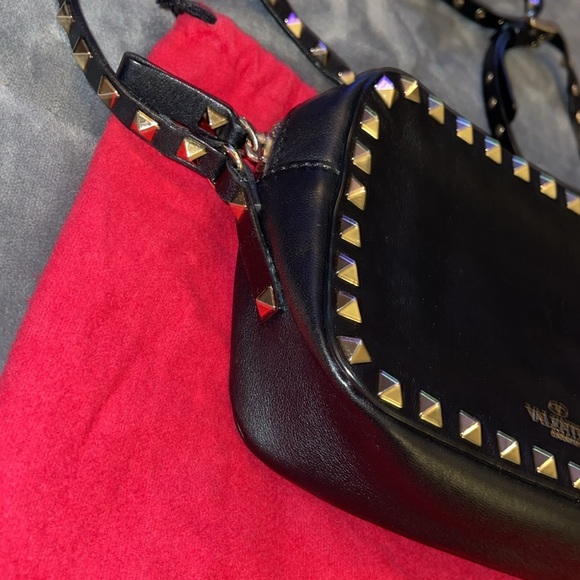 Preload Valentino, black n gold spike Crossbody excellent condition 7”X 5”. - Picture 5 of 12